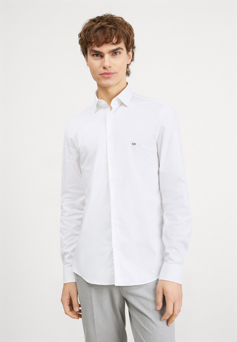 Calvin Klein - SLIM - Zakelijk overhemd - bright white, Vergroten