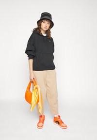 Jordan W J FLIGHT HOODIE CORE - Kapucnis pulóver - black/white