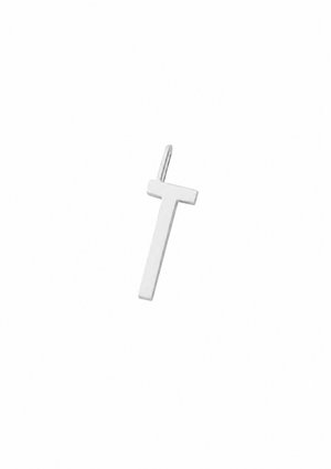 Silberanhänger in Form eines minimalistischen Großbuchstabens T mit einer kleinen Öse für eine Kette vor weißem Hintergrund.
