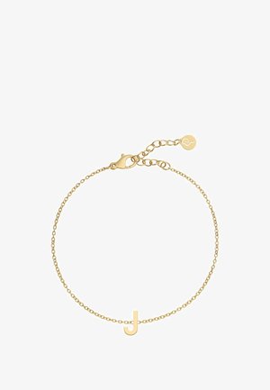 Bracciale in oro con un semplice gancio e un piccolo ciondolo a forma di ‘J’, caratterizzato da un delicato design a maglia texturizzata.