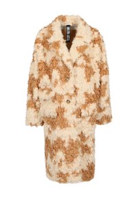 Teddyjacka i kräm- och bruna nyanser, med sned krage, dubbelknäppt front och två stora knappar. Mjuk, texturerad tyg.