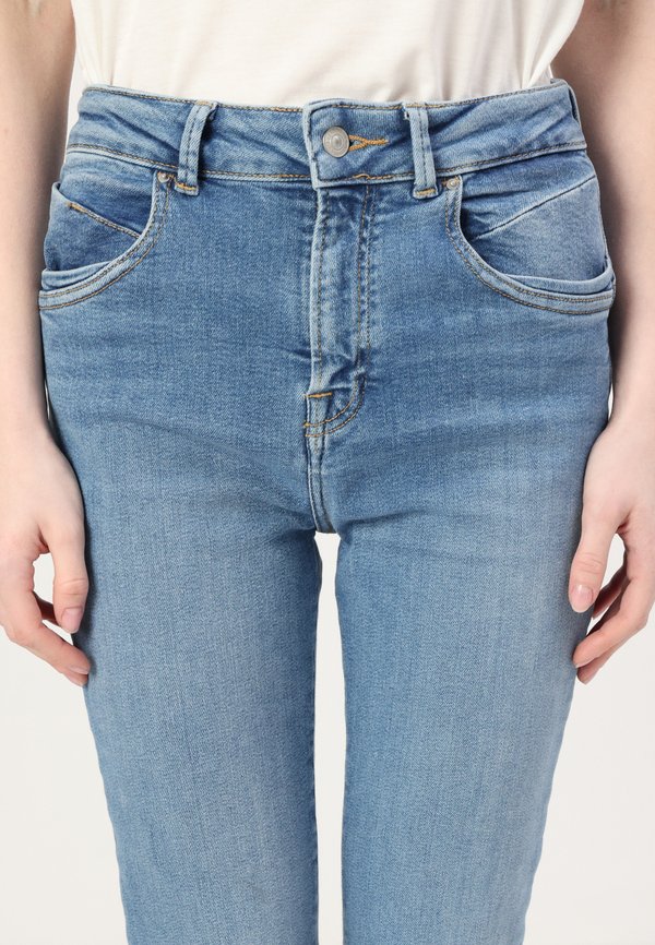 JONNA HIGH RISE FLARE - Flared Jeans - zarela wash3