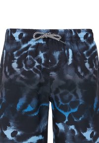 Pantaloni da bagno tie-dye in nero e blu con cintura elastica, dotati di chiusura a stringa e texture in tessuto morbido e liscio.