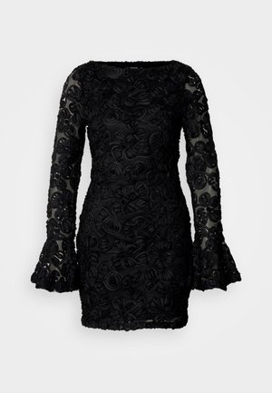 Melnā ziedu izšūšanas kleita ar garām caurspīdīgām piedurknēm, izplestiem aprocēm un pieguļošu siluetu. Mācots ar paceltu ziedu rakstu.