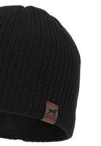 Black knitted beanie with vertical ribbing. Includes a brown leather tag featuring a dog silhouette and the words "HUNTING CLUB."
