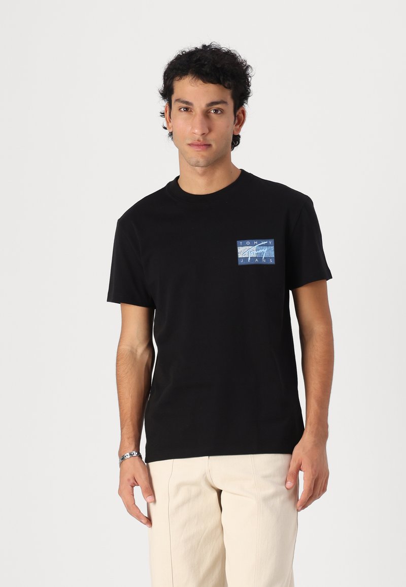 Tommy Jeans FLAG TEE - Marškinėliai su spaudiniu - black