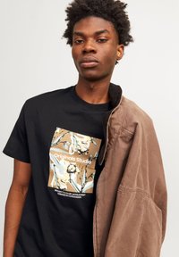 Jack & Jones JORSEQUOIA TEE CREW NECK  - Marškinėliai su spaudiniu - black