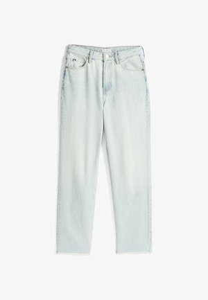Lyseblå denimjeans med en afslappet pasform, lige ben og cropped kant. Har en knaplukning og bæltestropper. Blød tekstur, ingen mønstre.