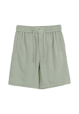 Shorts vert clair à taille élastique avec cordon, fermeture par bouton et poches latérales sur fond blanc.
