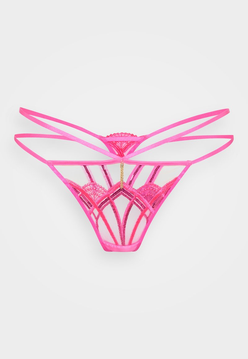Roze kanten string met dubbele zijkooien en een gouden kettingdetail in het midden aan de voorkant op een witte achtergrond.