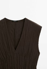 Brown, sleeveless dress with a V-neck and vertical pleats. Made of lightweight fabric, it features a textured finish with tonal stitching.