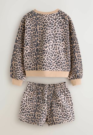 Rozā un melnas krāsas leopardu raksta džemperis un īso biksīšu komplekts ar ērtu apaļu apkakli, elastīgu jostasvietu un ribveida aprocēm. Mīksta tekstūra.