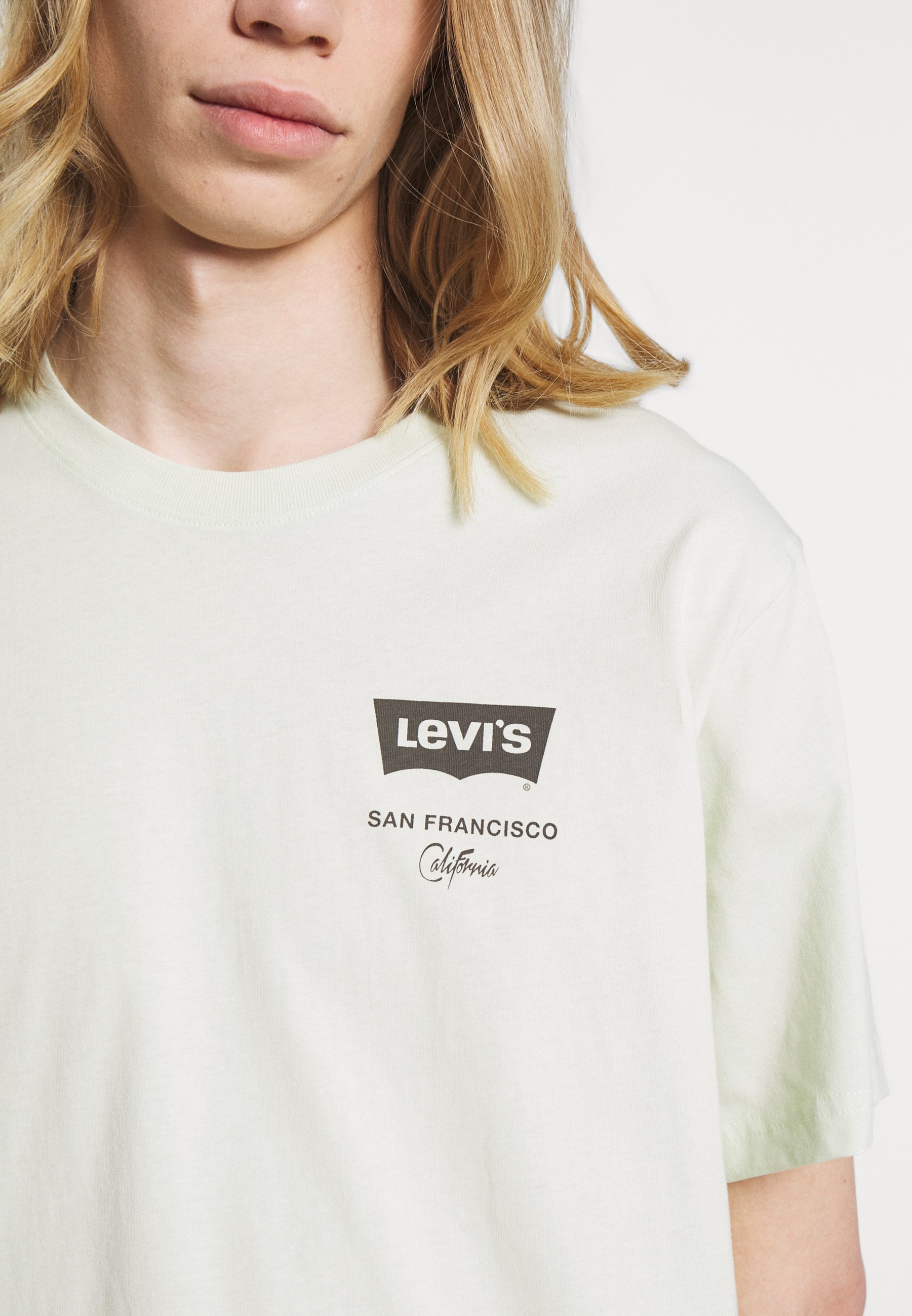 Levi's® RELAXED FIT TEE UNISEX - Camiseta estampada - almost aqua/verde -  Zalando.es