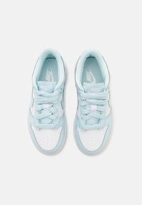 Nike Sportswear DUNK LOW UNISEX Sneakers basse white/glacier