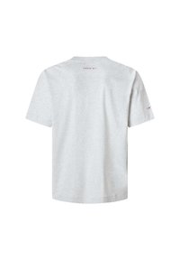 Gray short-sleeved t-shirt in cotton with a round neck. Features "LONDON W11" and "19" printed in a dark red color at the back.