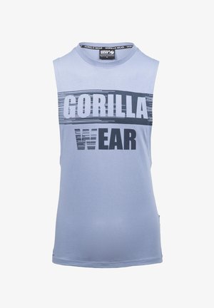 Canottiera da uomo senza maniche di colore azzurro chiaro con collo rotondo. Presenta il testo nero "GORILLA WEAR" e dettagli a righe. Realizzata in tessuto morbido.