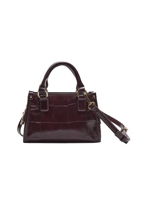 Borsa in pelle marrone scuro con texture in rilievo a croco, due manici e una tracolla regolabile e removibile con accessori in tonalità oro.