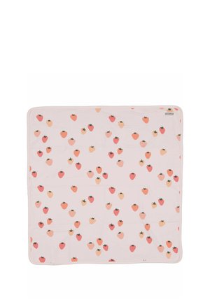 Lyserødt baby tæppe med spredte orange og røde jordbærmønstre og afrundede hjørner.
