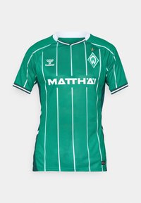 Roheline jalgpallimärk valgete vertikaalsete triipudega, valge krae, Werder Bremeni logo, Hummeli logo ja ees MATTHÄI sponsori tekst.