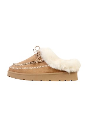 Lichtbruine suède pantoffel met een witte faux fur boord, decoratieve stiksels en een dikke, gevoerde zool voor comfort.