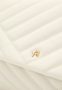 Anna Field Skulderveske - white