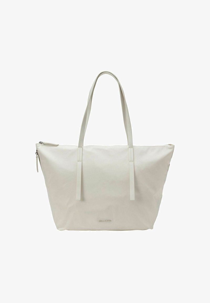 Sac fourre-tout gris clair avec deux longues anses, une fermeture éclair et une texture lisse et mate. Présente un branding minimal à l'avant.