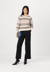 ONLY ONLMONTANA LIFE O NECK  - Vesta - whitecap gray/chocolate torte/silver mink/fairy tale