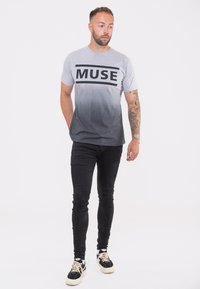 Paradiso Clothing MUSE BAND LOGO DIP DYE - Print T-shirt - white