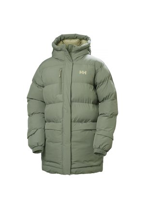 Gevoerde groene parka-jack met een capuchon, ritszakken, elastische manchetten en een logo op de borst. Uitgerust met horizontale stikpatronen.