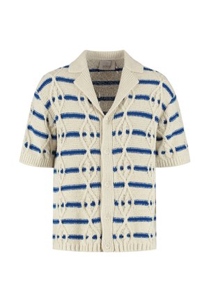 Kremowy, dziergany kardigan z krótkim rękawem, z niebieskimi poziomymi paskami, wzorem splotu diamentowego, ściągaczami na mankietach i kołnierzu oraz zapinany na guziki z przodu.