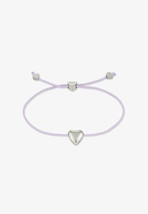 Bracciale con charm a forma di cuore in argento, con un cordino lilla, caratterizzato da tre piccoli accenti a forma di cuore lungo le estremità regolabili.