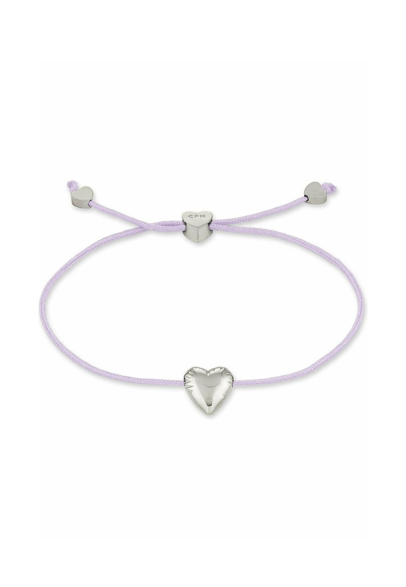 Bracciale con charm a forma di cuore in argento, con un cordino lilla, caratterizzato da tre piccoli accenti a forma di cuore lungo le estremità regolabili.