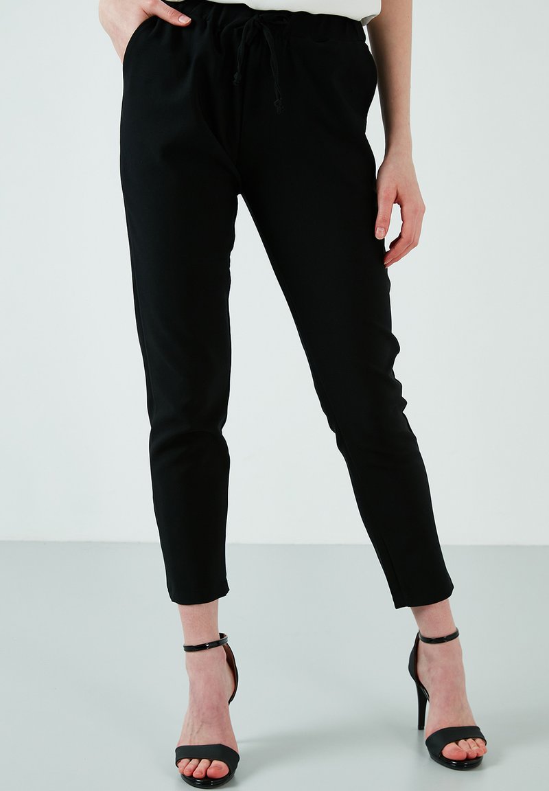 LELA REGULAR FIT - Hlače - black
