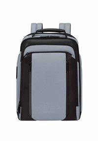 Zaino grigio e nero di forma rettangolare, con spallacci imbottiti, maniglia superiore, tasca frontale con zip e design elegante.