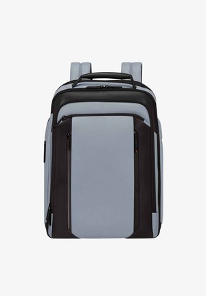 Grauer und schwarzer Rucksack mit rechteckiger Form, gepolsterten Schulterriemen, obere Tragegriff, vorderer Reißverschlussfach und schlankem Design.