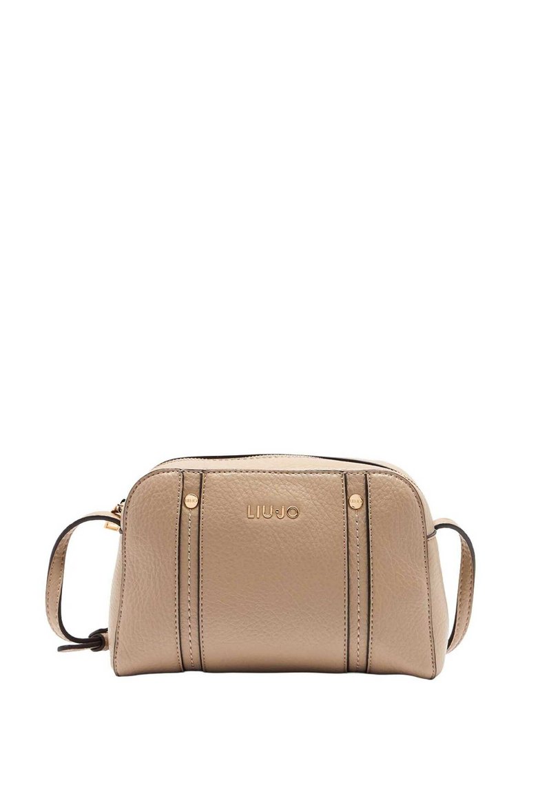 Beżowa skórzana torebka o zaokrąglonym kształcie, z złotymi akcentami i bocznym uchwytem. Posiada pionowe przeszycia oraz logo LIU JO z przodu.