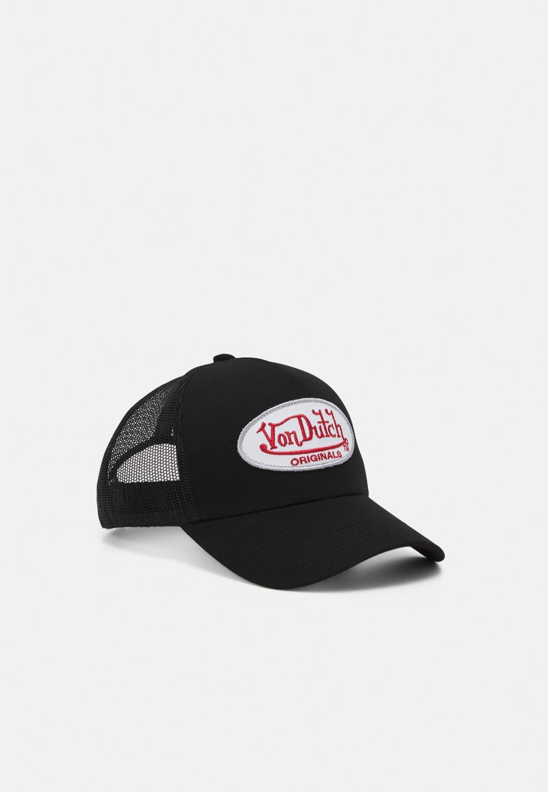 Zwarte pet met een gebogen rand, mesh achterkant en een witte ovale patch met rode tekst: "Von Dutch ORIGINALS." Gestructureerd ontwerp en verstelbare pasvorm.