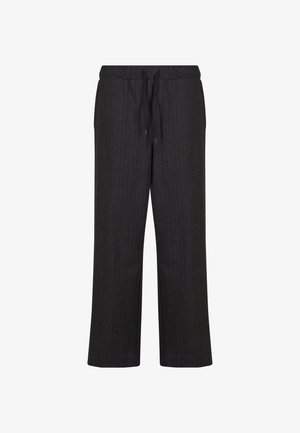 Zwarte, loszittende broek met een elastische tailleband en een koordje. Heeft een subtiel verticaal streepjespatroon. Gemaakt van lichtgewicht stof.