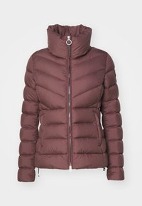 Neizvēlēts, brunette