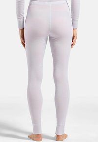 Fitted white thermal leggings with a textured knit design. Features a comfortable waistband and tapered legs, ending just above the ankle.