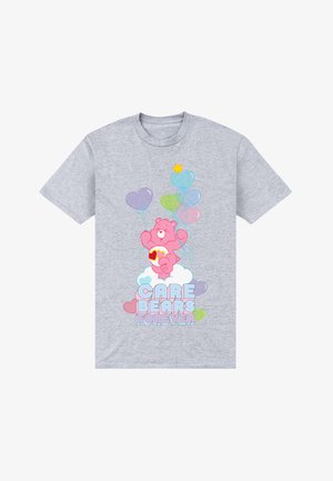 Šedé bavlněné tričko s růžovým medvědem, který drží barevné balónky, obklopený pastelovými srdíčky a mraky, s textem "CARE BEARS FOREVER."