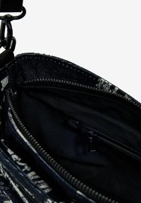 Desigual Ručna torba - black