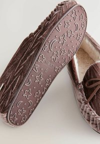 Next REGULAR FIT - - Domácí obuv - dark pink jaquard