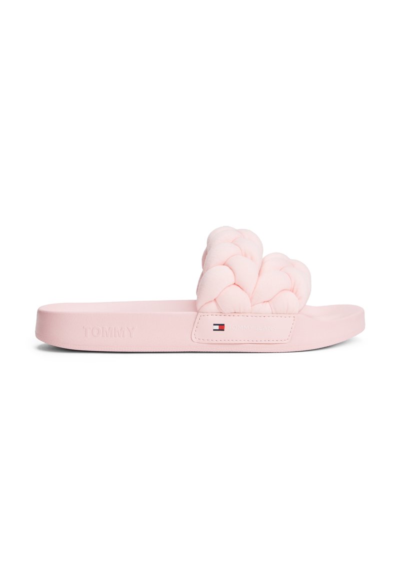 Rosa Rutschsandalette mit gepolstertem, geflochtenem Obermaterial. Hergestellt aus weichem Material, mit einem Logo-Patch und einer flachen, strukturierten Sohle.