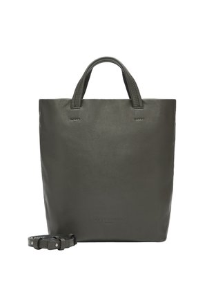 Sac fourre-tout en cuir, vert foncé, de forme rectangulaire avec des poignées courtes, texture lisse, doté d'une bandoulière amovible, logo embossé à l'avant.