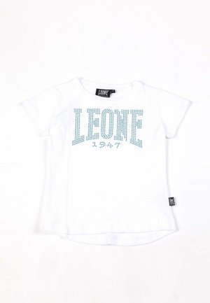 T-shirt blanc à manches courtes avec l’inscription LEONE 1947 turquoise ornée de clous sur le devant.
