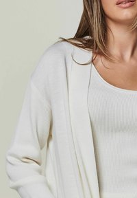 YOU LOOK PERFECT MERINO WOOL KNIT HOUSE SUIT SET 3 PIECES - Nachtwäsche Set - bonewhite