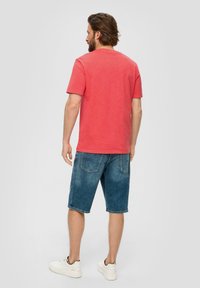 s.Oliver MIT LABEL - T-Shirt basic - hellorange