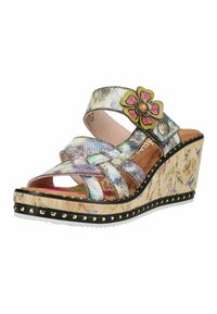 Sandale compensée avec brides métalliques à motif serpent, talon compensé floral et fleur décorative jaune et rose avec centre en métal sur la bride de la cheville.
