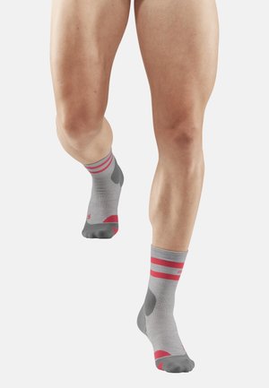 HIKING 80'S COMPRESSION MID CUT - Socken - light grey red